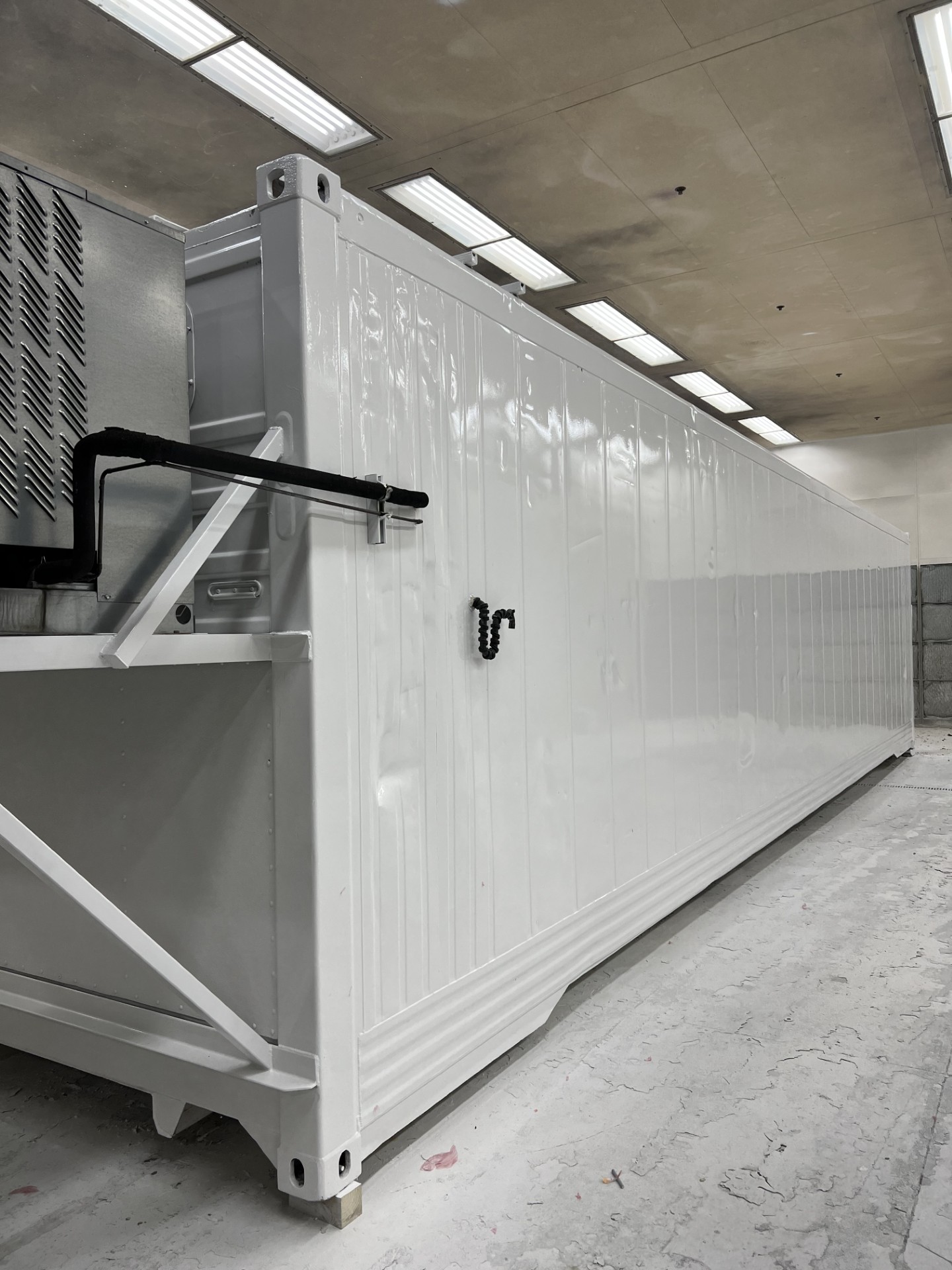40 -foot new customized freezers/coolers Image